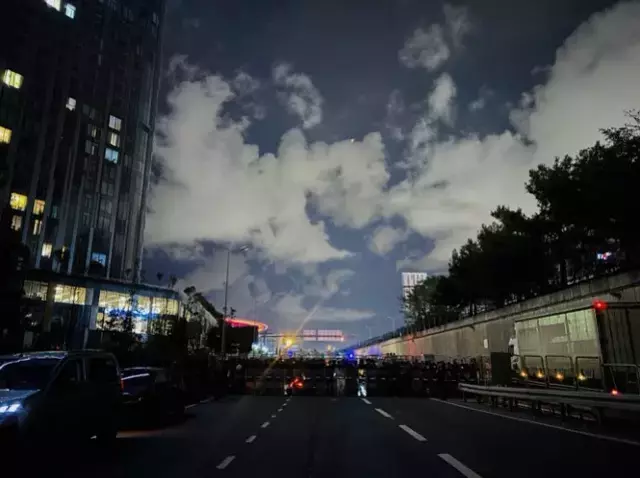 Chp Istanbul Il Binasi Onunde Tansiyon Yuksek 19023866 3380 M