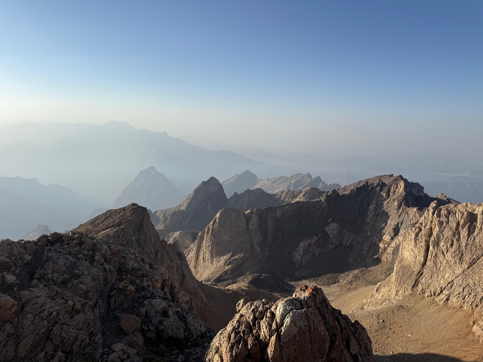 "Yüksekova'nın Zirveleri Doğa Tutkunlarını Bekliyor"