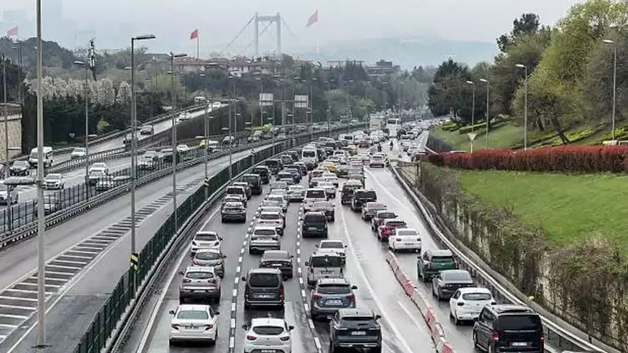 Istanbulda Yogun Trafik 1743520997 3076