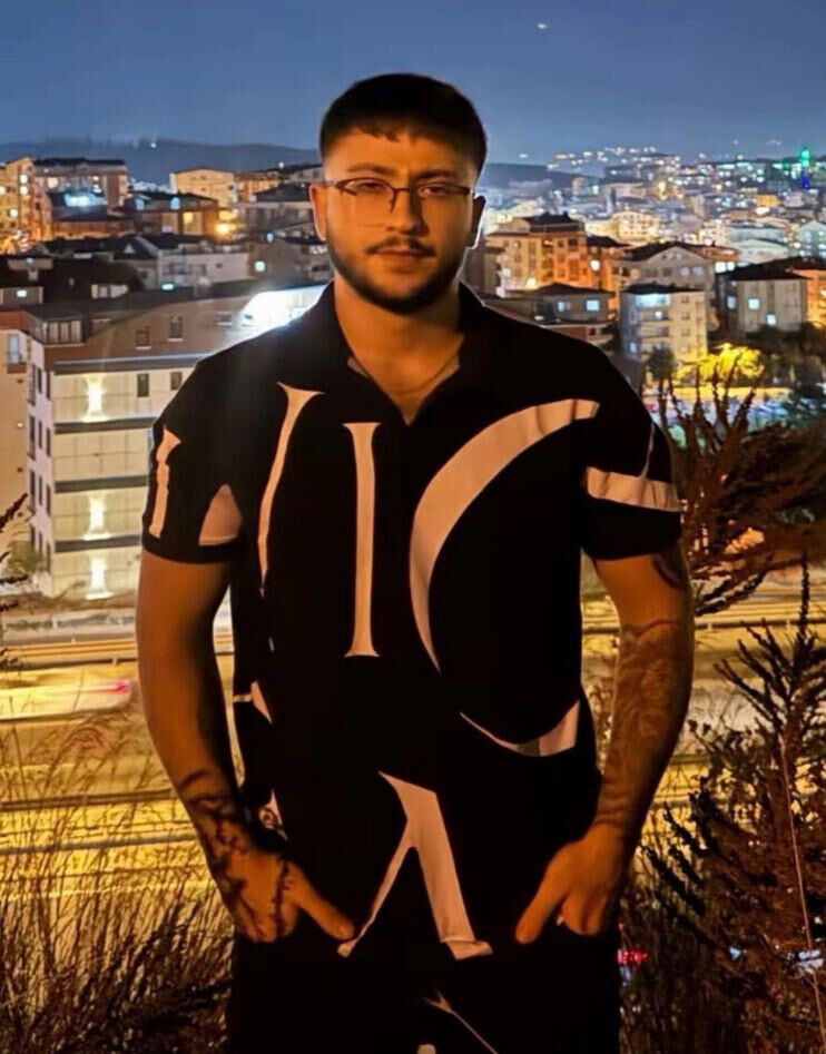 Toprak Yi̇ği̇tdoğan