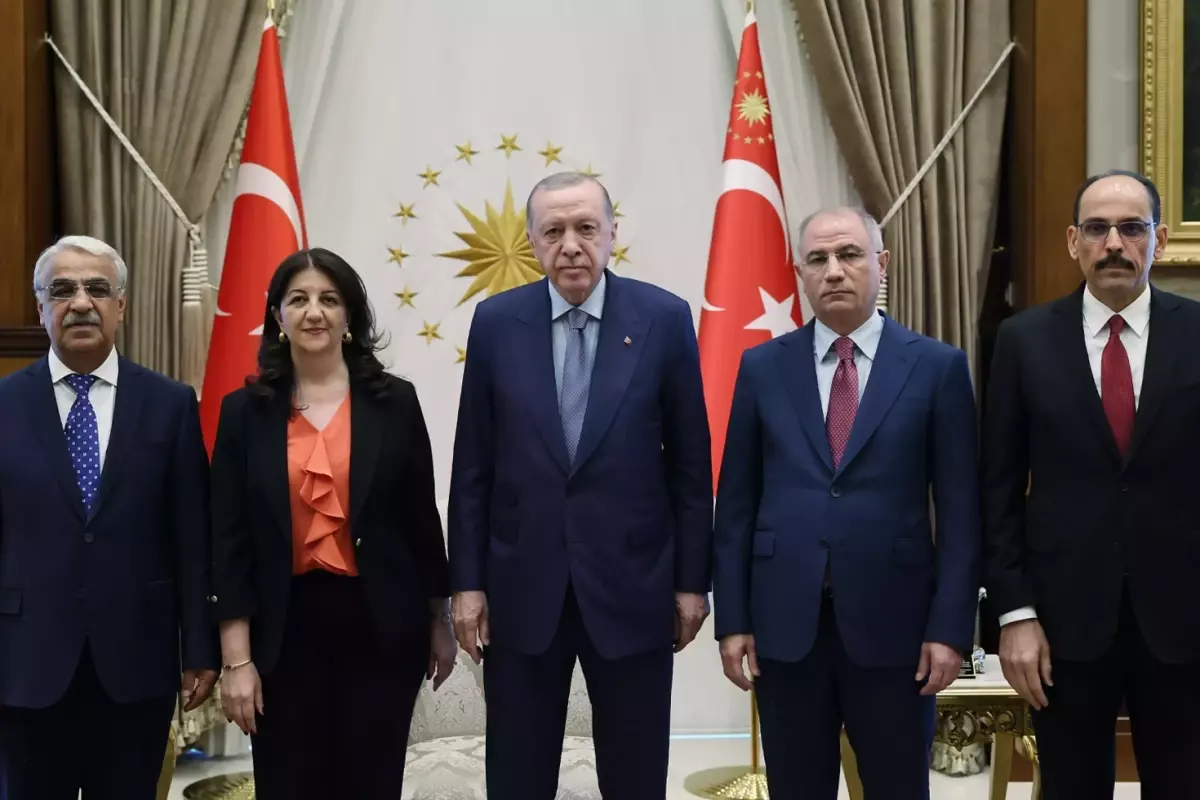 Cumhurbaskani Erdogan Dem Parti Imrali Heyetini 19201968 6545 Amp.jpg