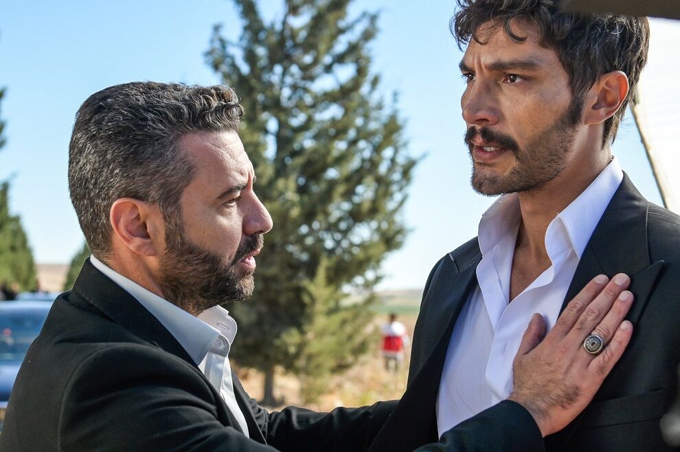 Halef 6. Bölümde Melek’in Boşanma Kararı, Serhat’ı Zor Durumda Bırakıyor (6)