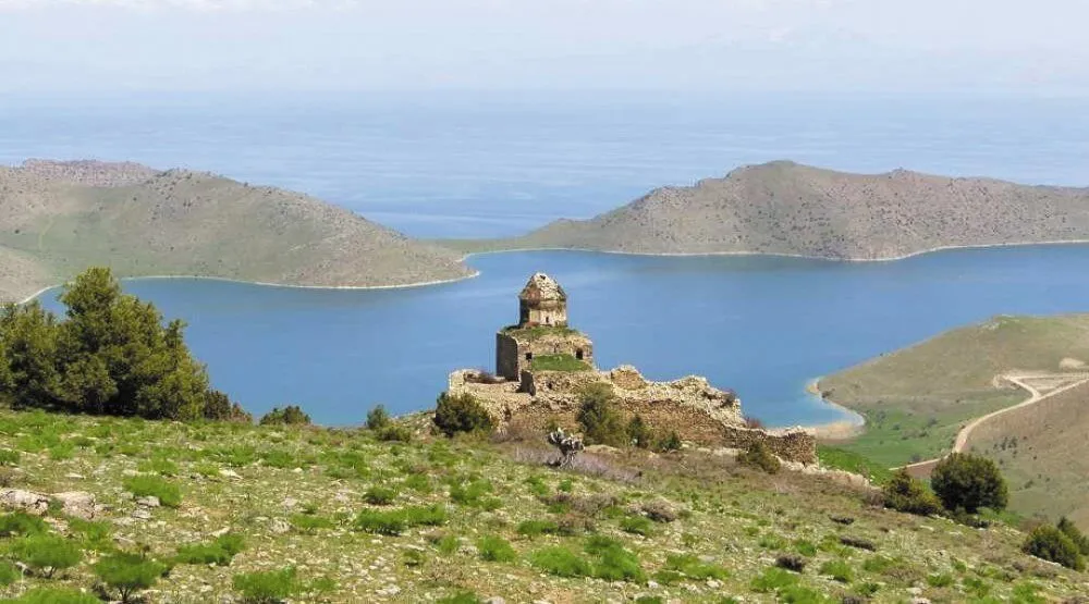 Van’ın En Güzel Köyü Hangisi İşte Van Gölü Kıyısındaki Cennet (2)