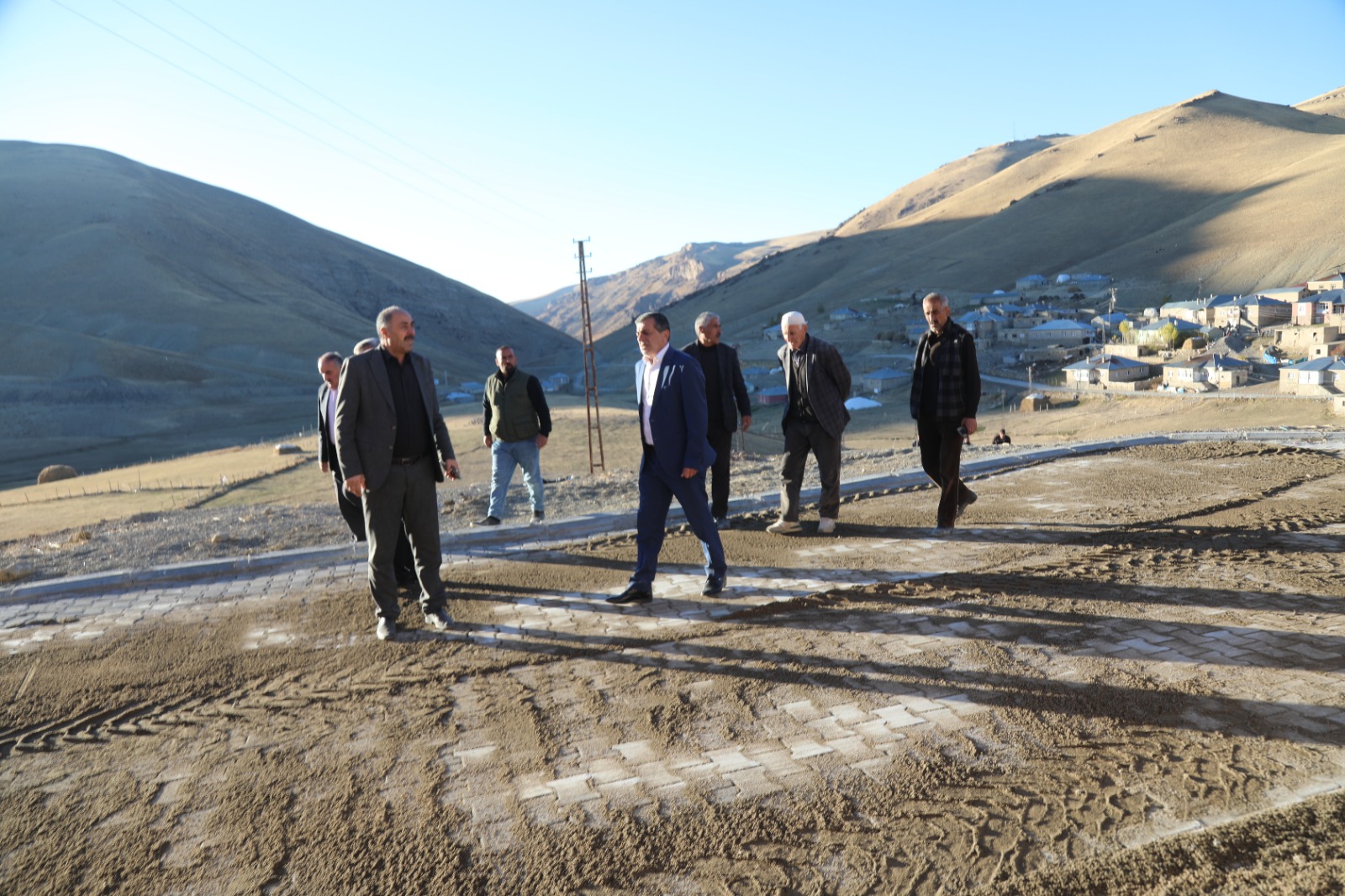 G4L U Hkl W E A Adn A4