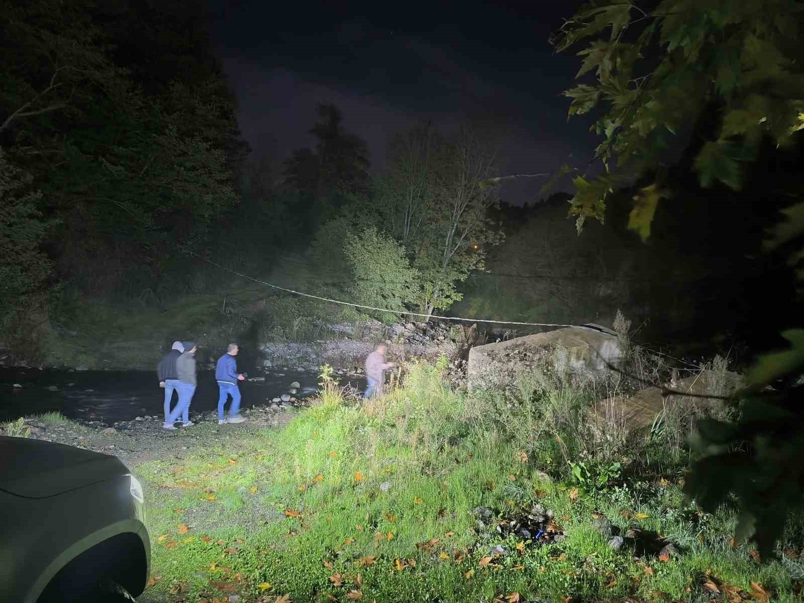 Vatandaslarin Arama Calismasi 972877