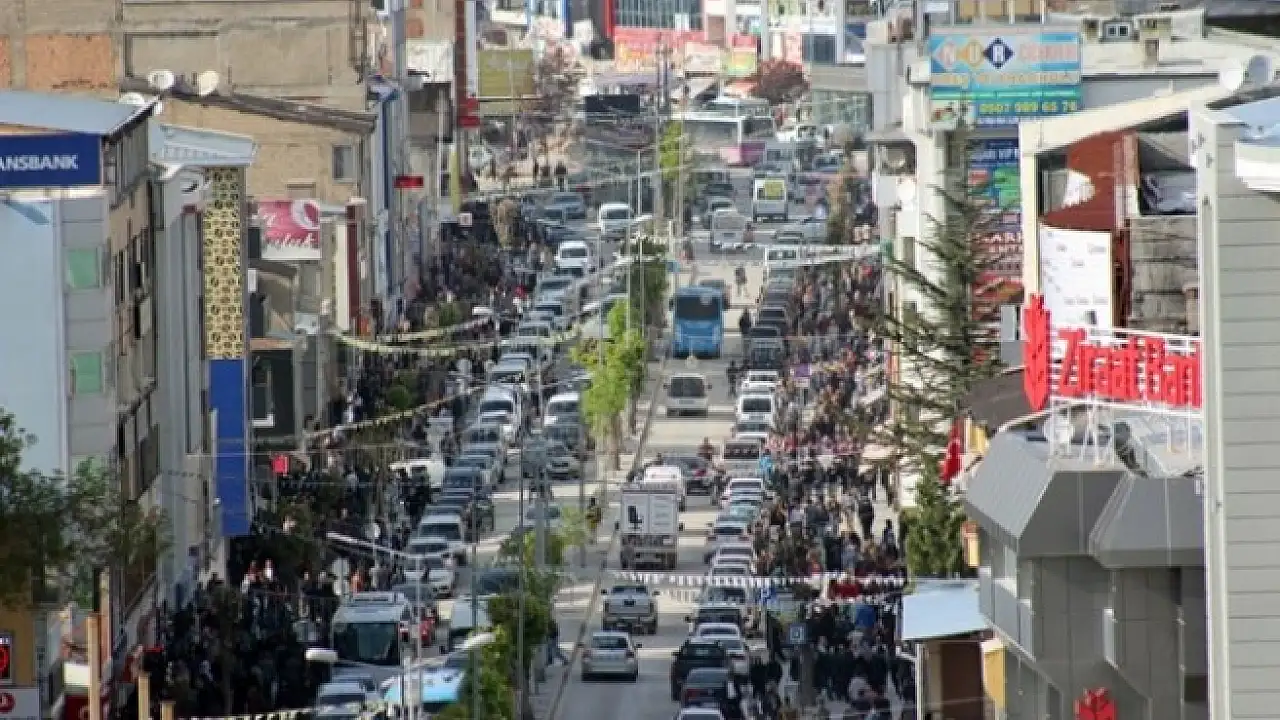 Van'da Trafik Düzeni Sil Baştan Değişti! O Yollar Ulaşıma Kapatıldı