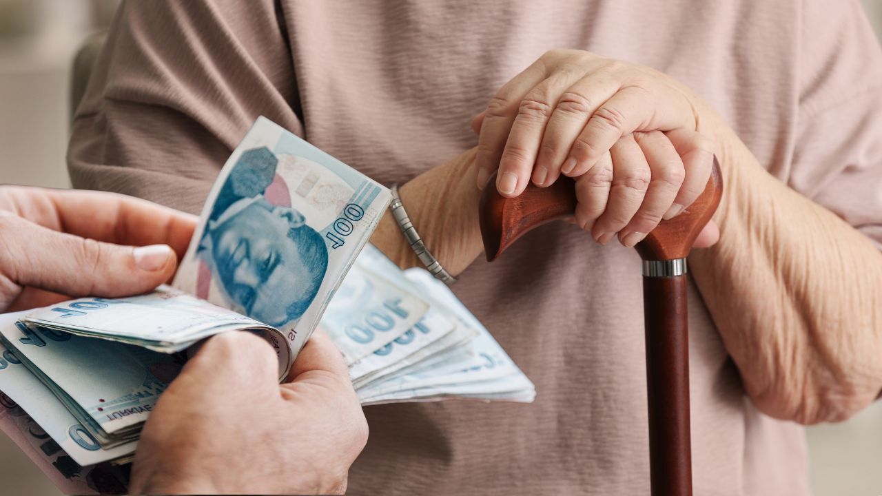 En Düşük Emekli Maaşı O Toplantıda Değişebilir!