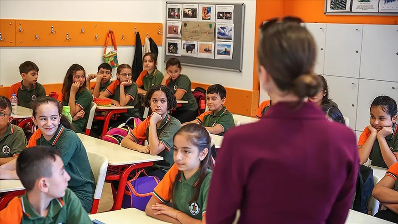 Öğretmen Maaşları Ne Kadar Oldu? İşte Kuruşu Kuruşuna Maaş Tablosu