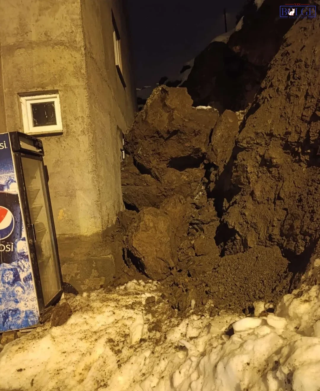 Hakkari'de Geceyi Kâbusa Çeviren Kaya Düşmesi Olayı Ne Getirdi? - Görsel 2