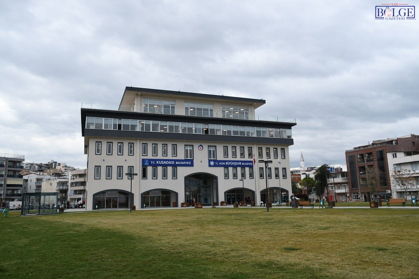 Kuşadası Belediye Başkanı Ömer Günel Yolsuzluk Suçlamasıyla Gözaltında - Görsel 1