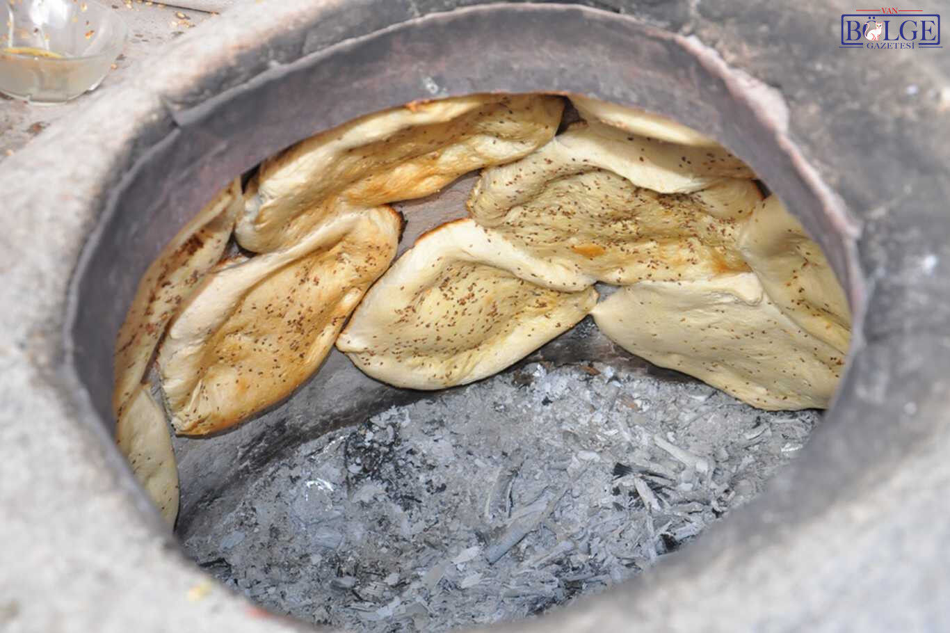 Asirlarin Tasidigi Gelenek Tandir Ekmegi1F