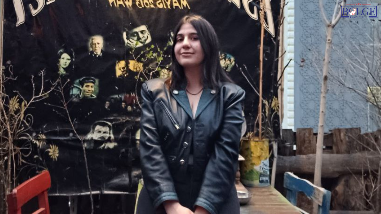 Koyu Sade Fotoğraf Çerçeveli Kolaj Öğretici Video Youtube Küçük Resmi (1)-1