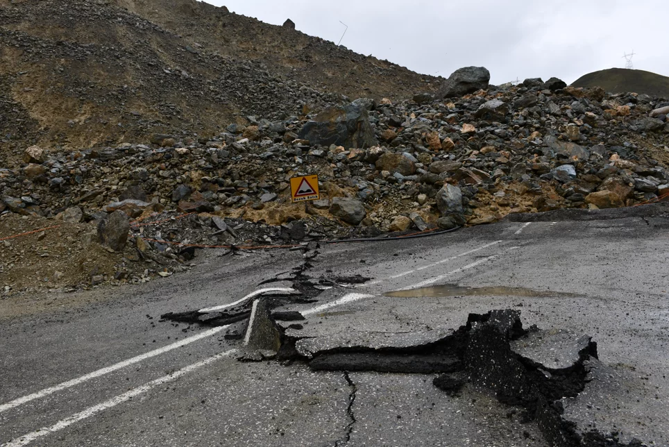 Hakkari Van Kara Yolu Kapakli-1