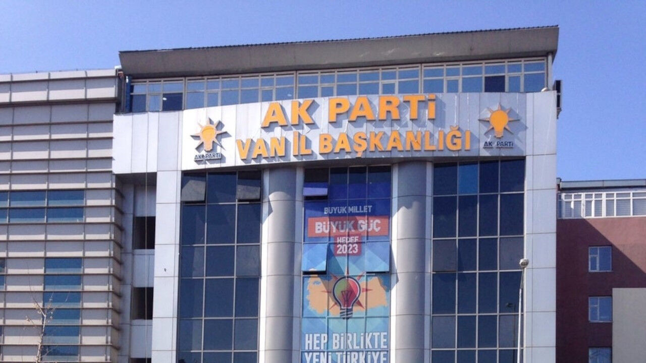 Son Dakika- Ak Parti’nin Vandaki kadrosu tamamen değişti