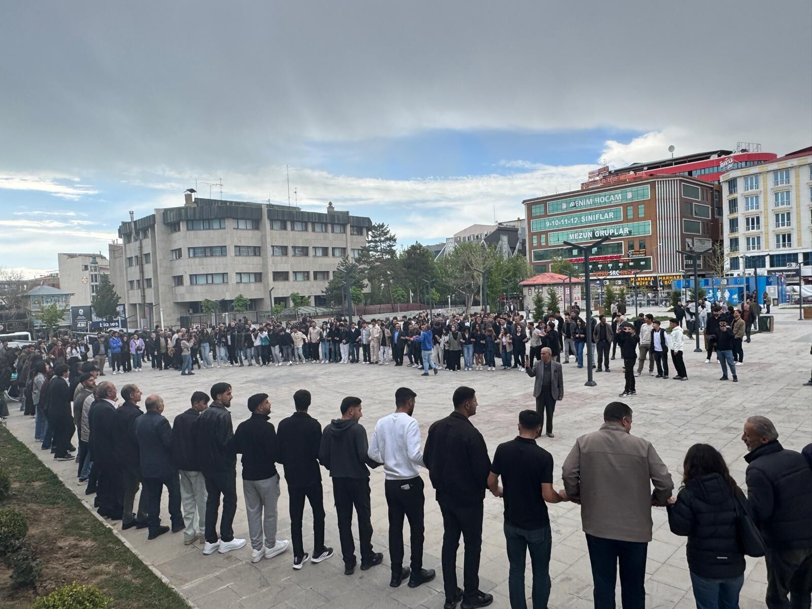 Gençler Halay2