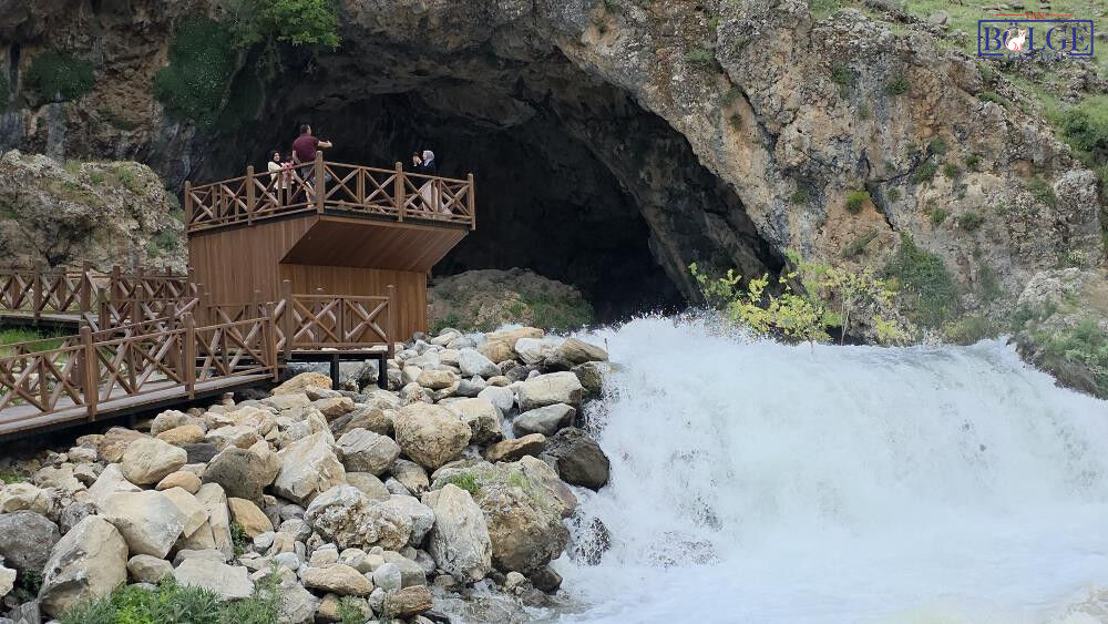 Dere Bahçesaray Su Başı Mağara Su3