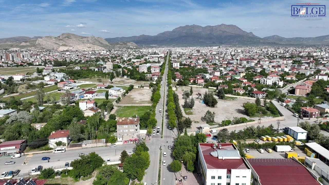 Iskele Caddesi Van (2)