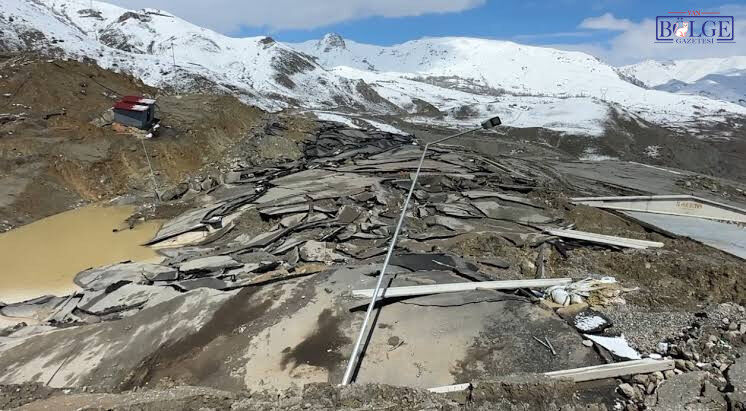 Yol Çöktü