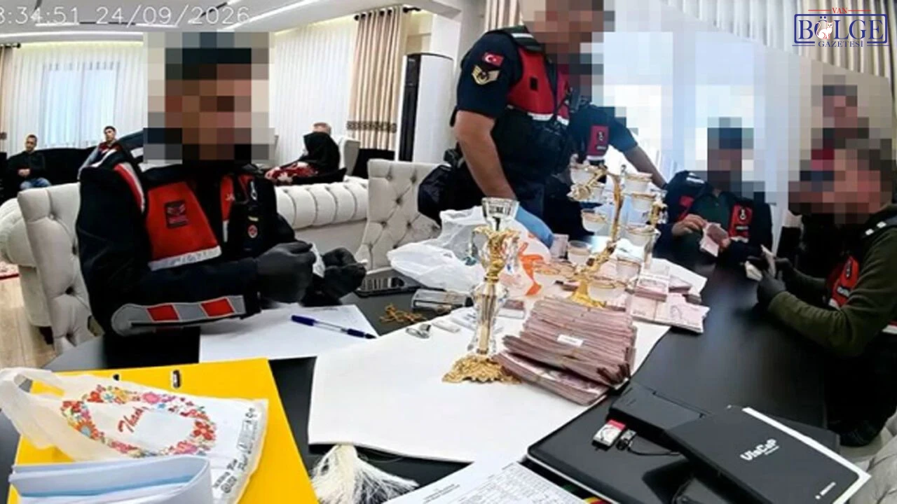 AK Partili Eski Başkanın Evindeki Para Gündem Oldu! Polisler Tek Tek Saydı