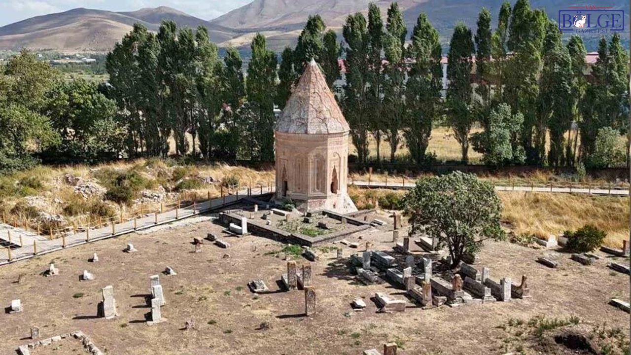 Van’da tarihi alanda restorasyon ve çevre düzenlemesi sürüyor