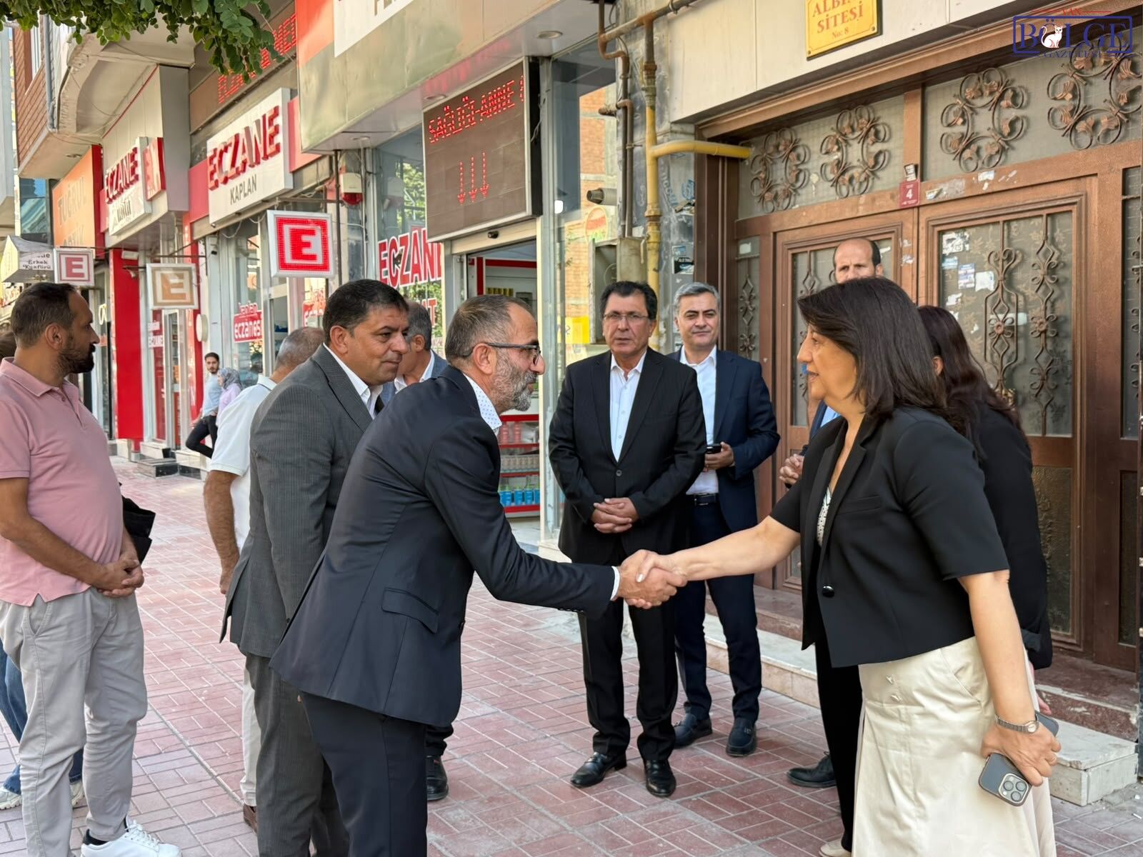 Pervin Buldan ve DEM Parti heyetinden Van Gölü Gazeteciler Camiyetine Çıkarma