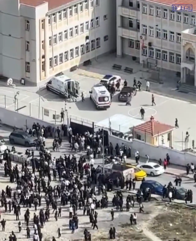 Lisede bıçaklı kavga! Okula çok sayıda ekip sevk edildi