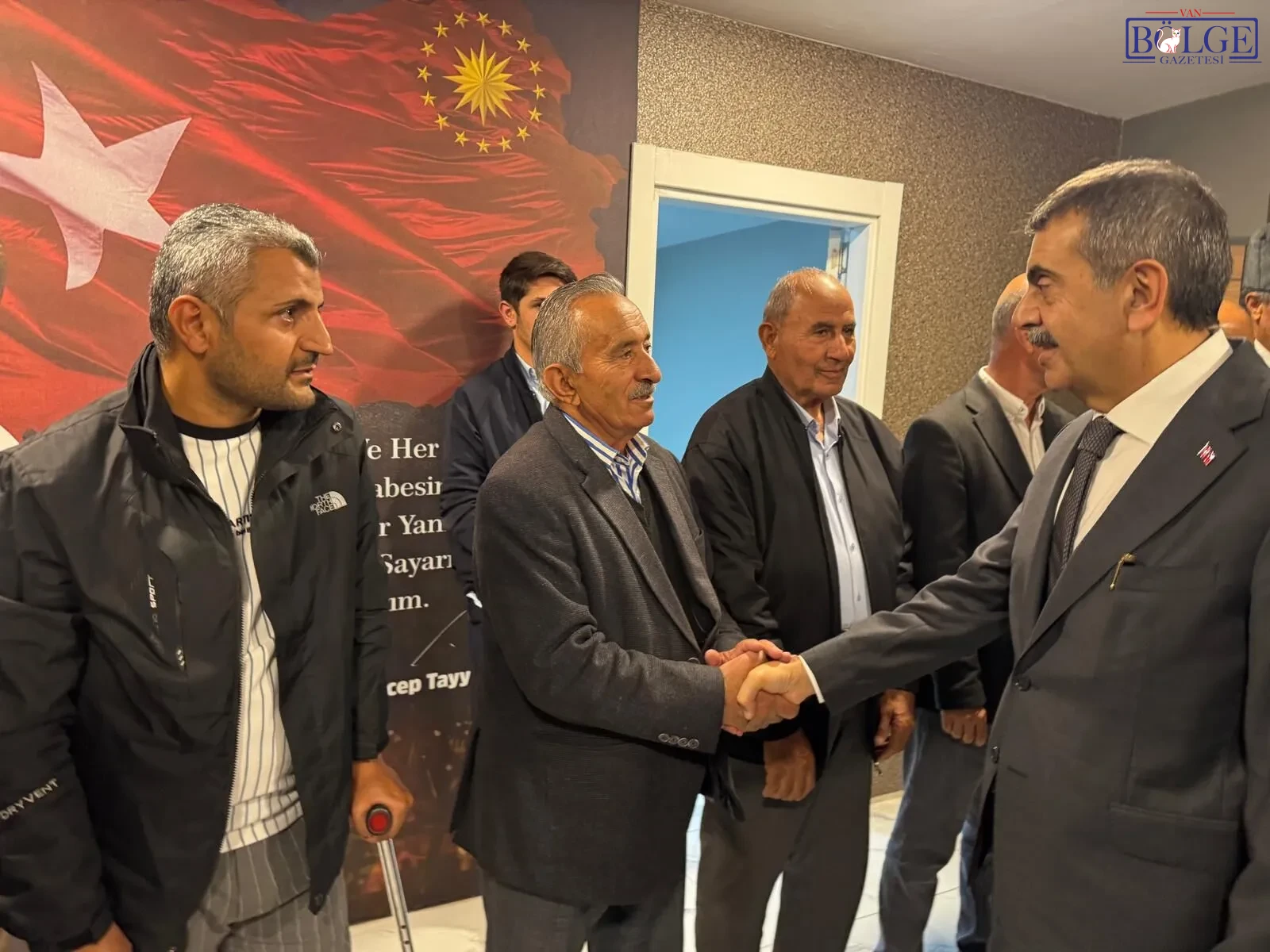 Bakan Tekin Yüksekova’da konuştu: İnsanca yaşanabilir bir Türkiye için yürüyoruz