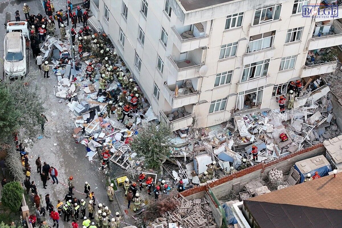 7 katlı binanın 3 katı çöktü! Mahsur kalanlar var