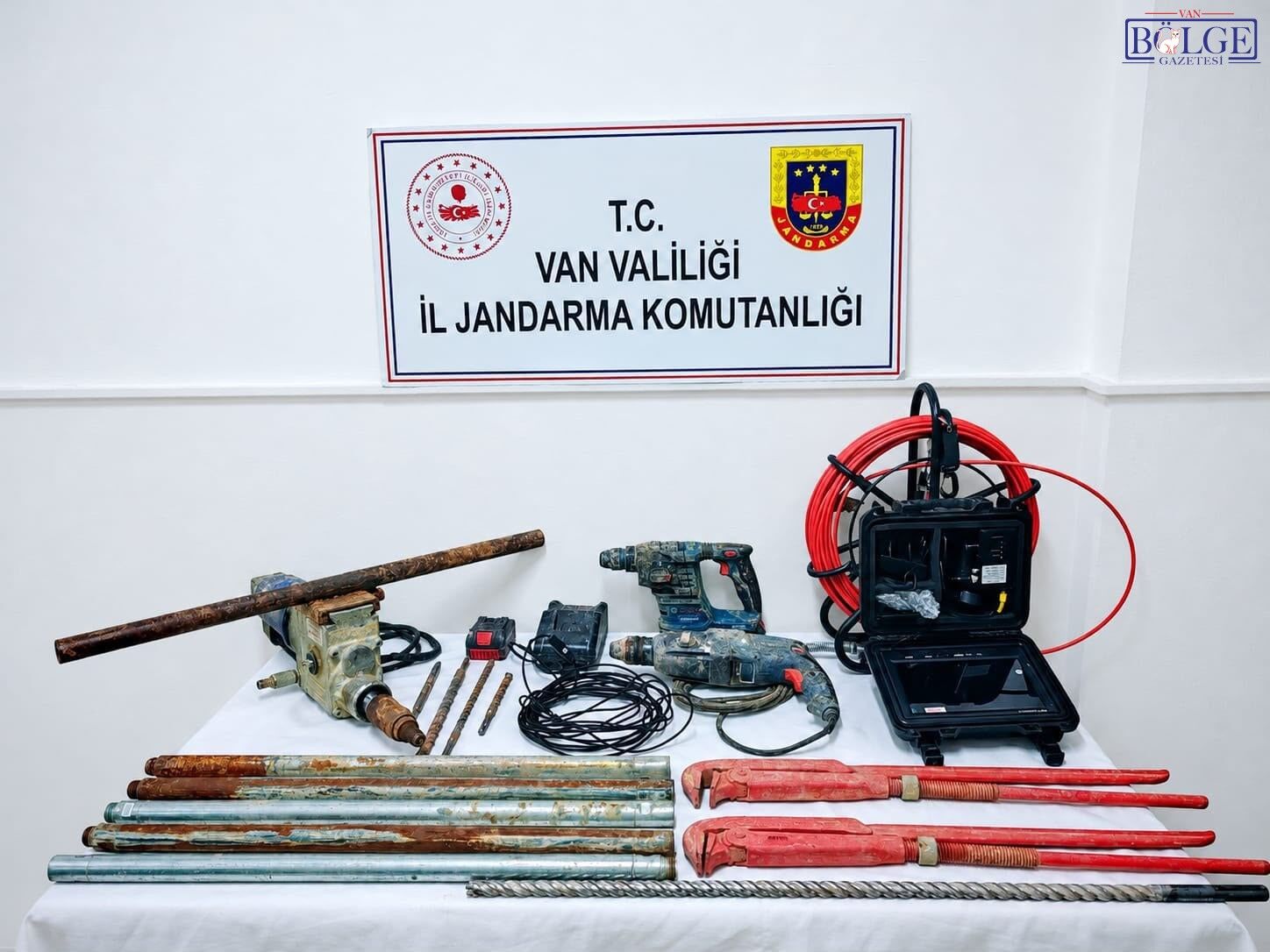 Van’da 1. Derece Sit Alanında Kaçak Kazı: 2 Şüpheli Suçüstü Yakalandı