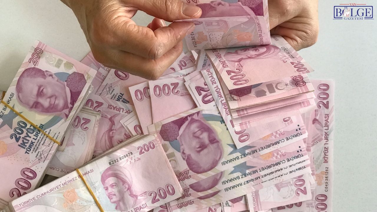 Maaşlara Ek Ödeme mi Geliyor? Memura Yılda 2 Kez İkramiye Teklifi!