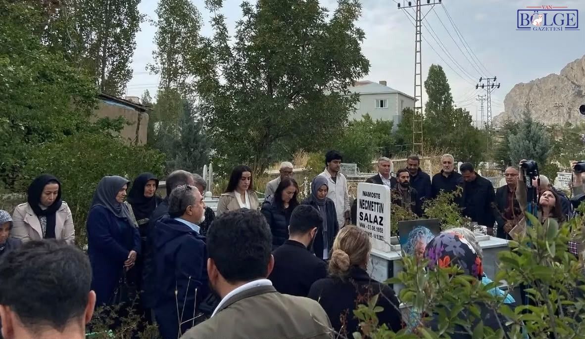 Süleymaniye’de Ölen Vanlı Gazeteci Salaz Mezarı Başında Anıldı3