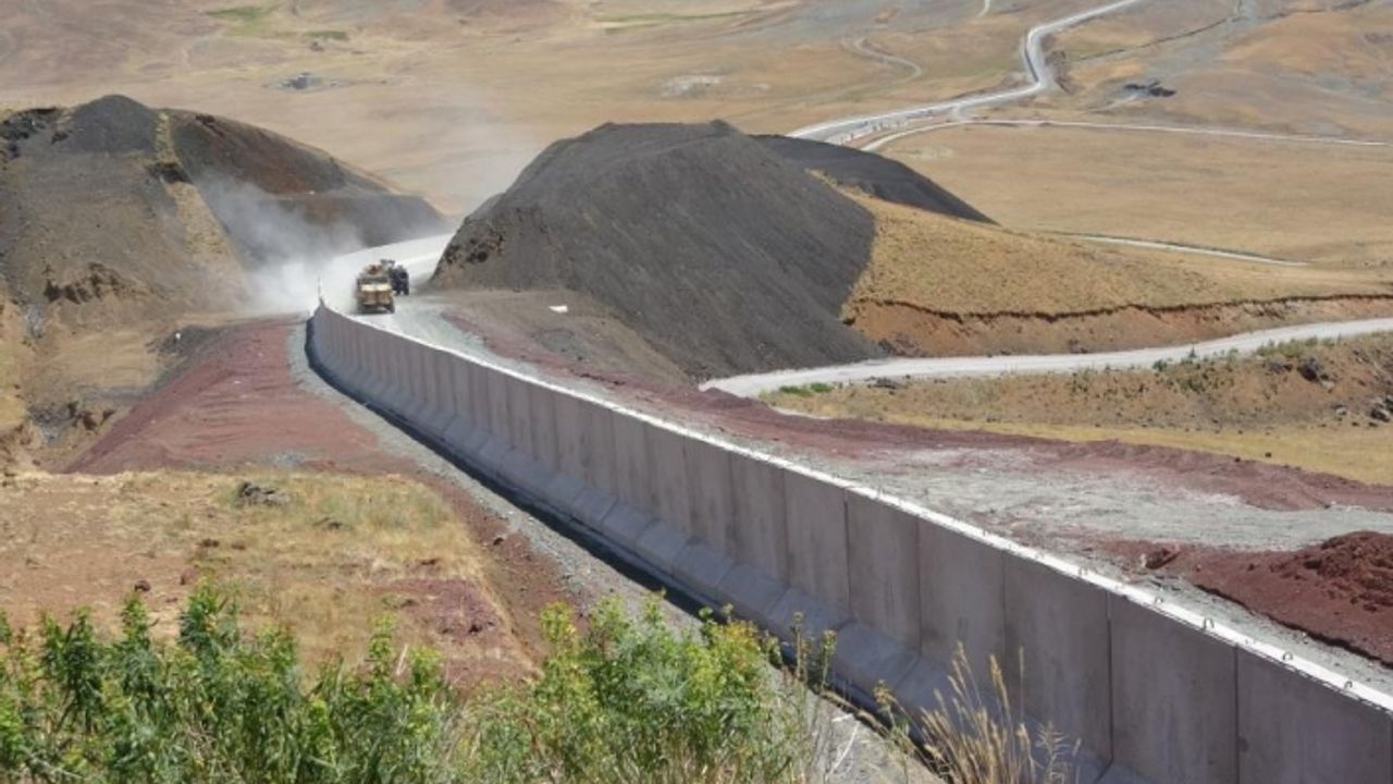 Düzensiz göçmen geçişleri sınır duvarlarıyla engellenecek