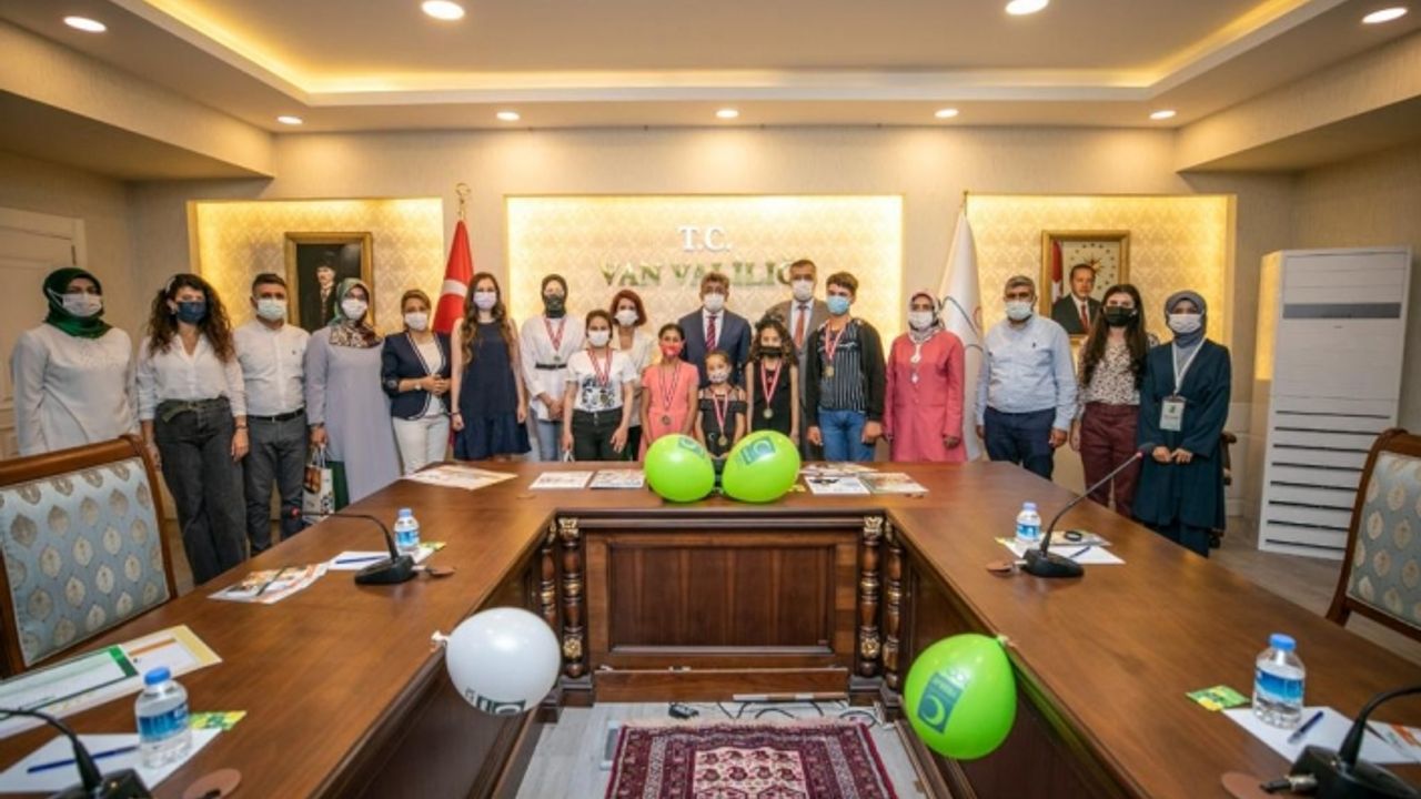 “Sağlıklı Nesil Sağlıklı Gelecek” yarışmasında dereceye girenler ödüllendirildi