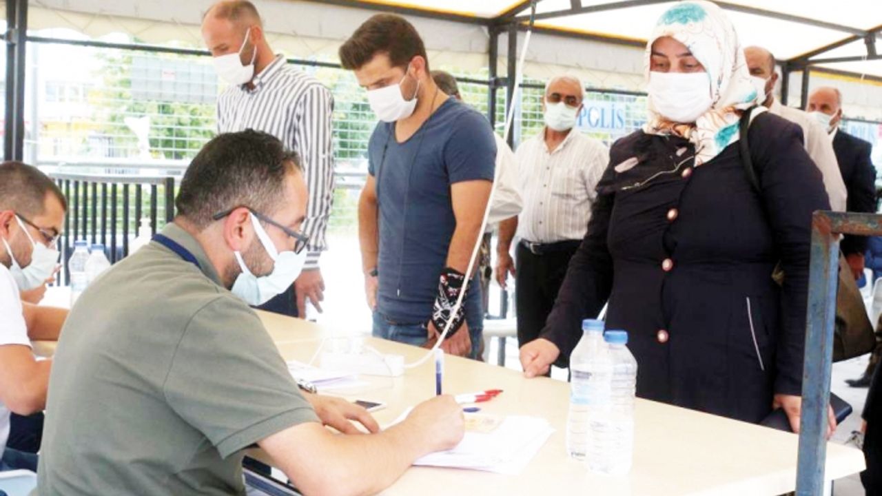 Vanlılar aşı olmak için stantlara akın etti