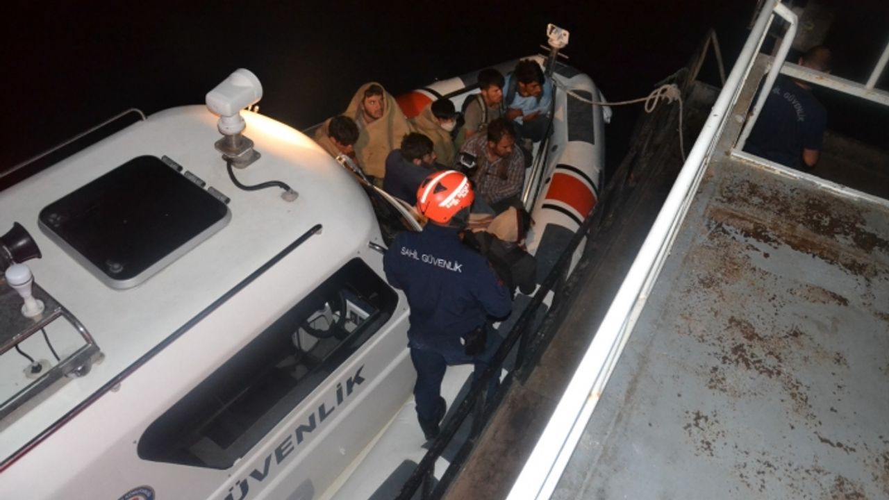 Van Gölü’nde şişme botta 60 göçmen yakalandı