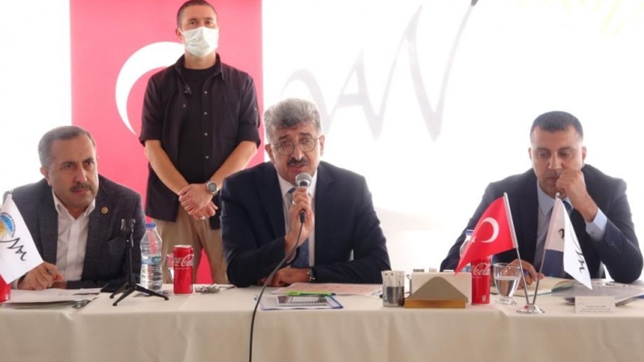 Vali Bilmez, Muradiye’deki muhtarlarla bir araya geldi