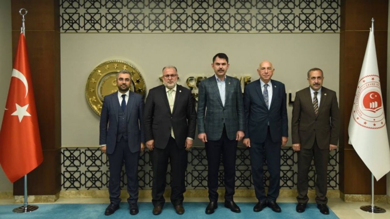 Van heyetinden Bakan Kurum'a ziyaret