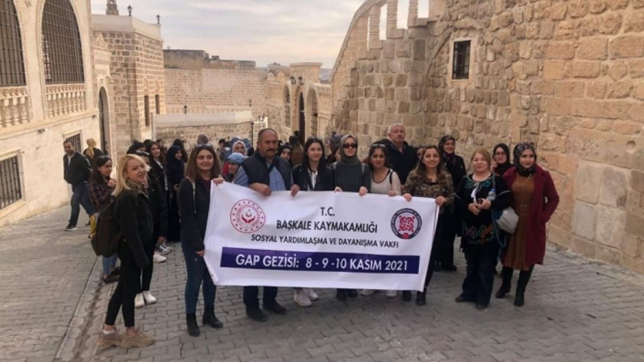Başkaleli kadınlar Diyarbakır, Şanlıurfa ve Mardin’i gezdi