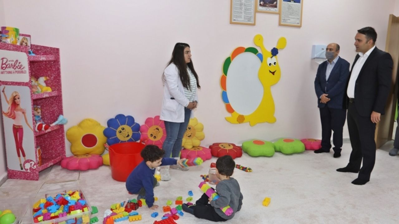 Çelikel kreş ve gündüz bakımevini gezdi