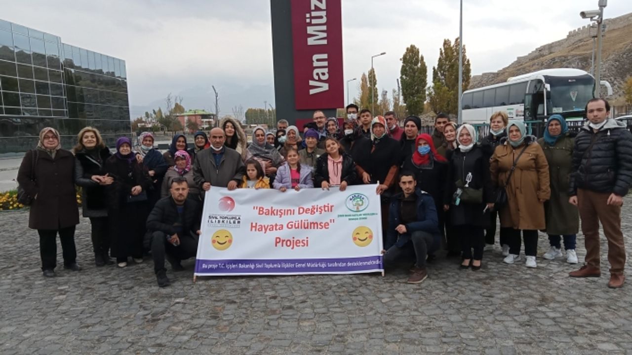 Çorumlu kanser hastaları Van'ı gezdi