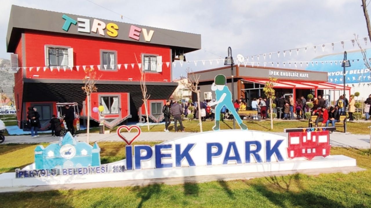 İpekyolu'ndaki 'Ters Ev' yoğun ilgi görüyor