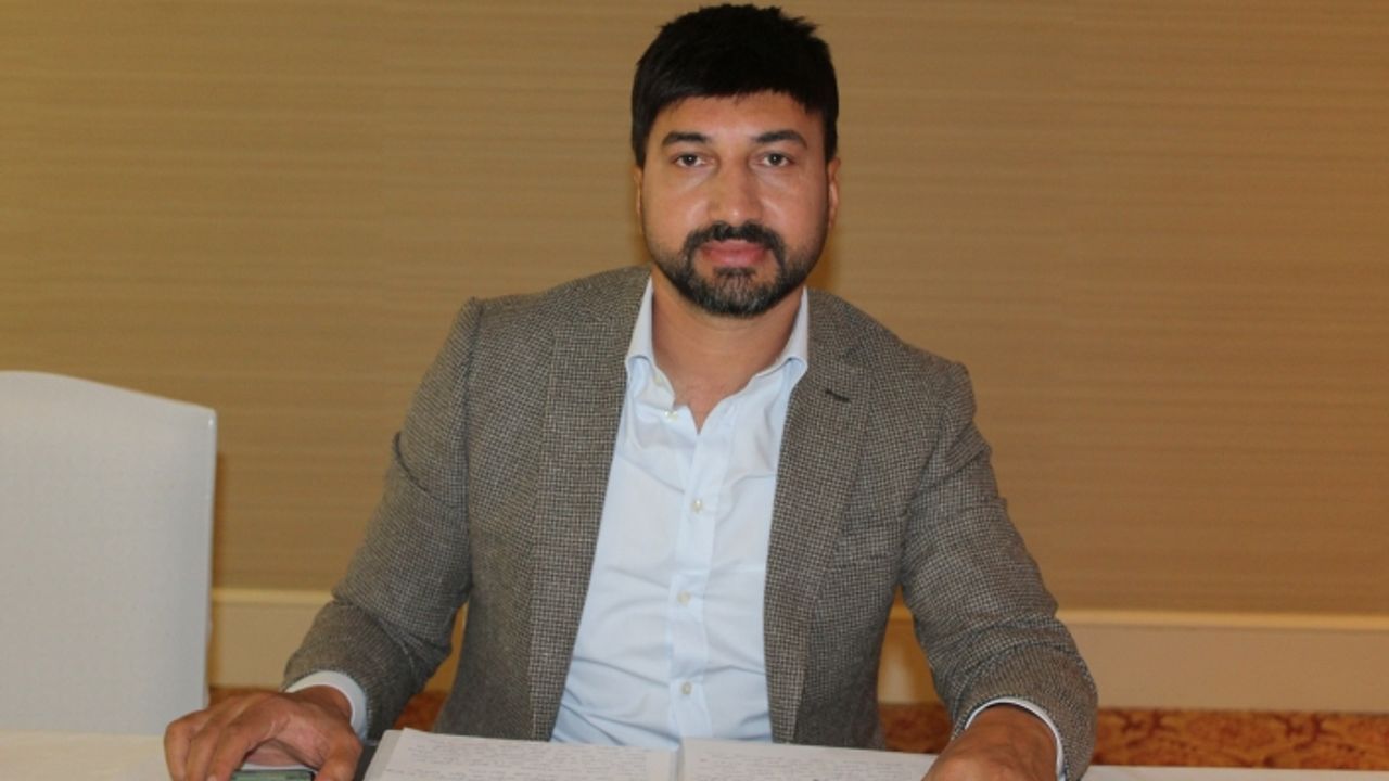 Ukay: Seyithan İzsiz, şov için geldi