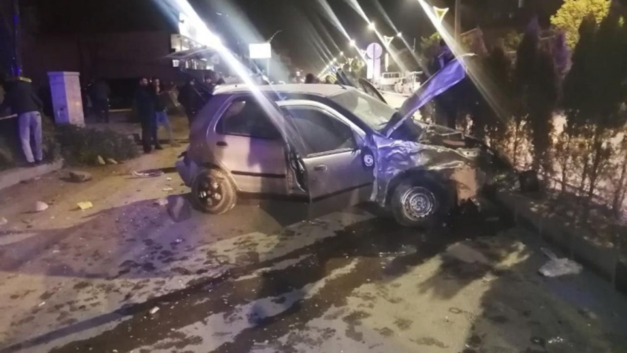 Van’da sıkışmalı trafik kazası: 2 yaralı