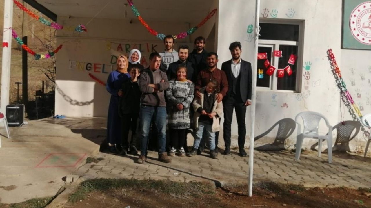 Bahçesaray Müftülüğü'nden engelli şahsa akülü sandalye