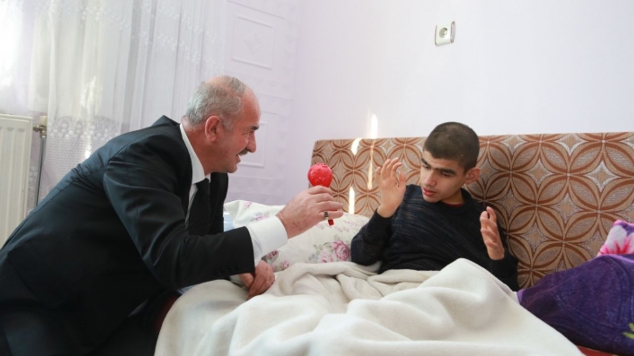 Başkan Akman’dan özel gereksinimli bireylere ziyaret