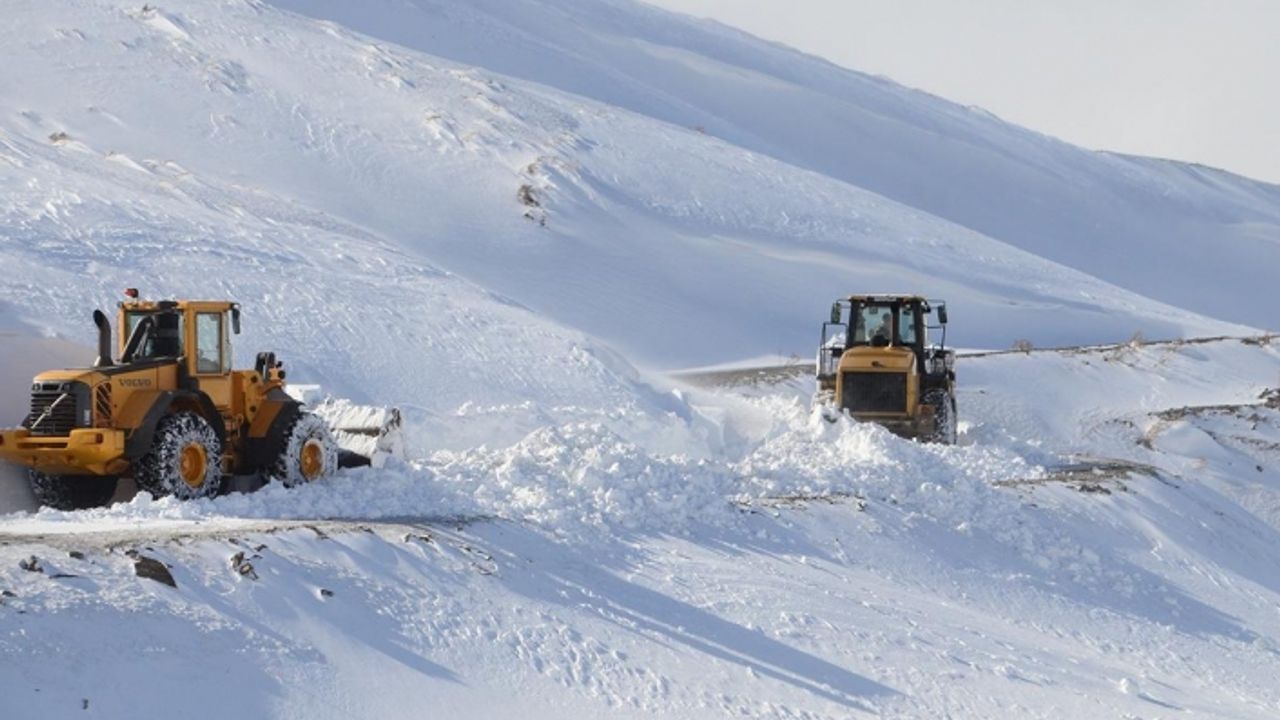 Van'da 347 yerleşim yerinin yolu ulaşıma kapandı