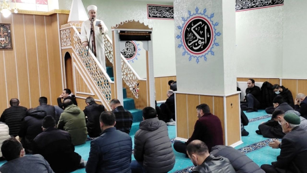 Van'da pandemiden dolayı kapalı olan camiler, bir bir ibadete açılıyor