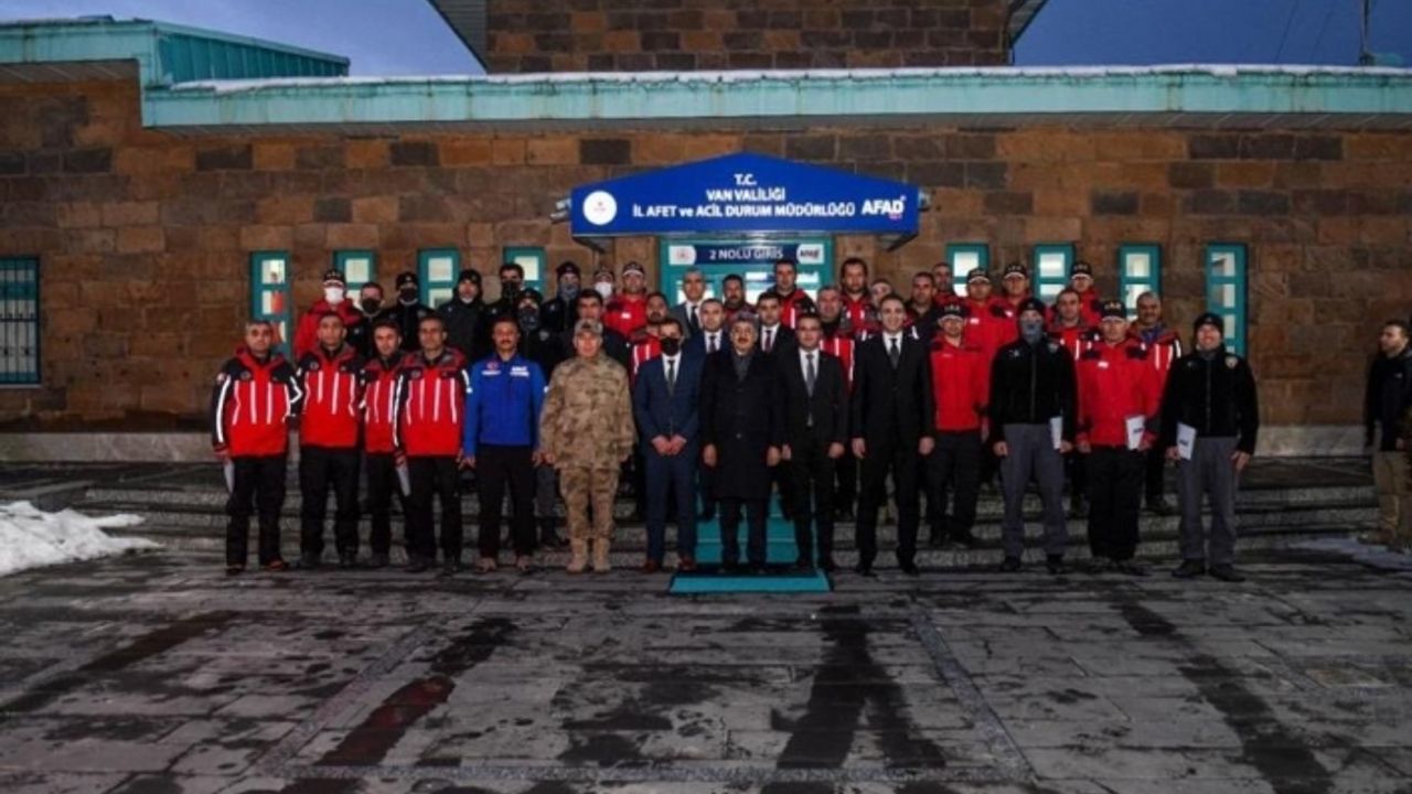 Bakan Soylu'dan kurtarma çalışmasına katılan Van ekibine teşekkür belgesi
