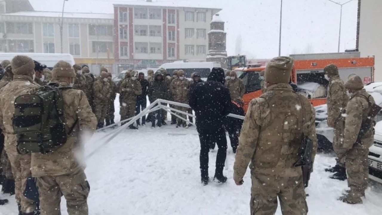 Çaldıran’daki güvenlik korucularına afet eğitimi