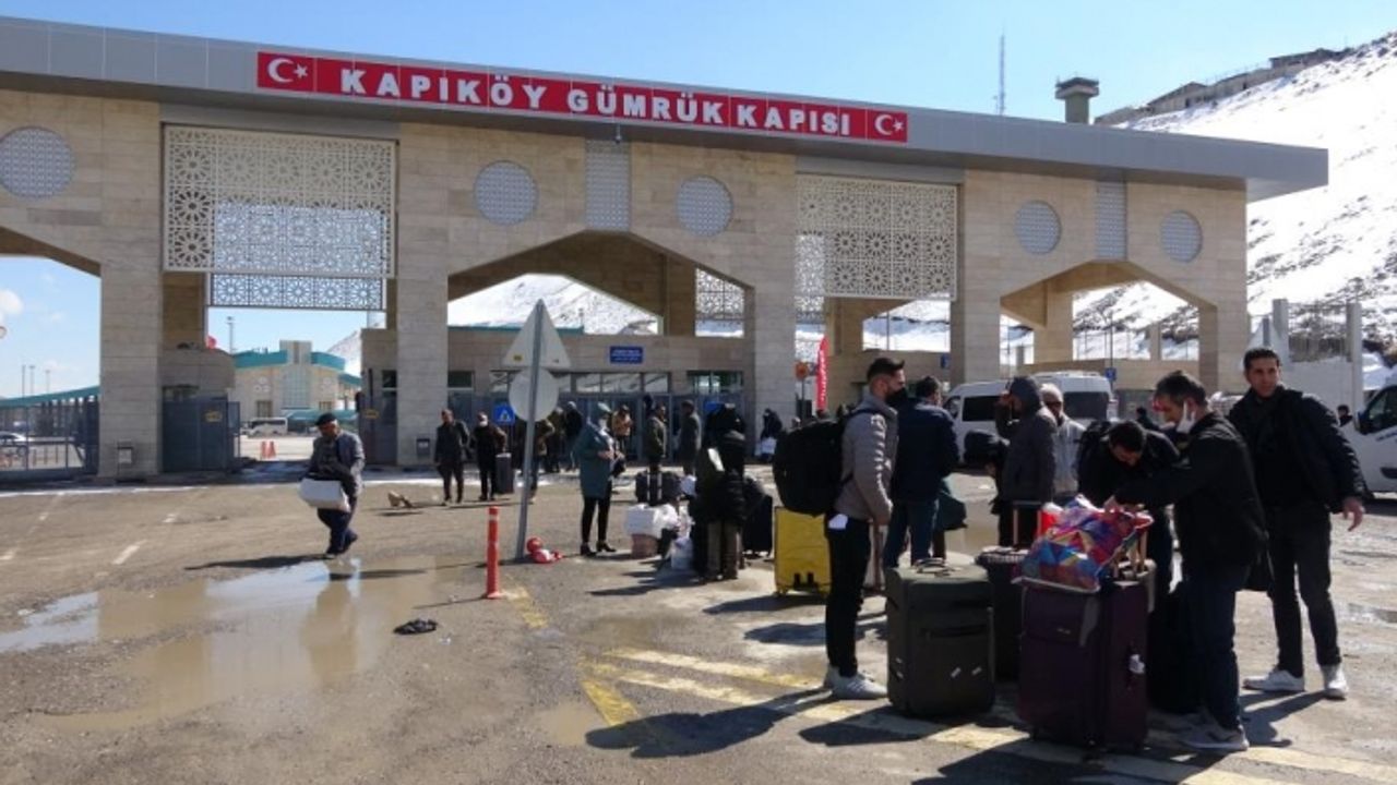 İranlı turistler Nevruz için Van'a akın etmeye başladı